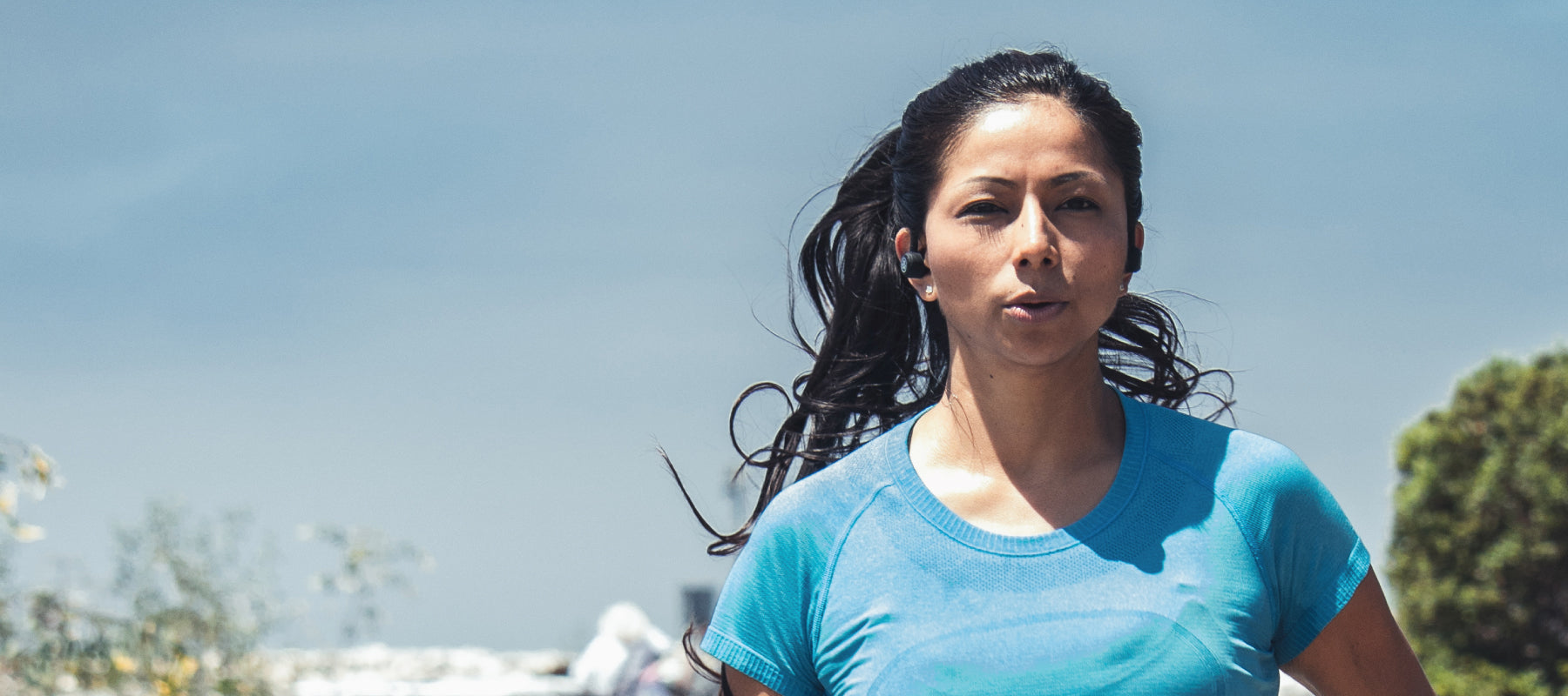 Girl running with Epic Air Elite