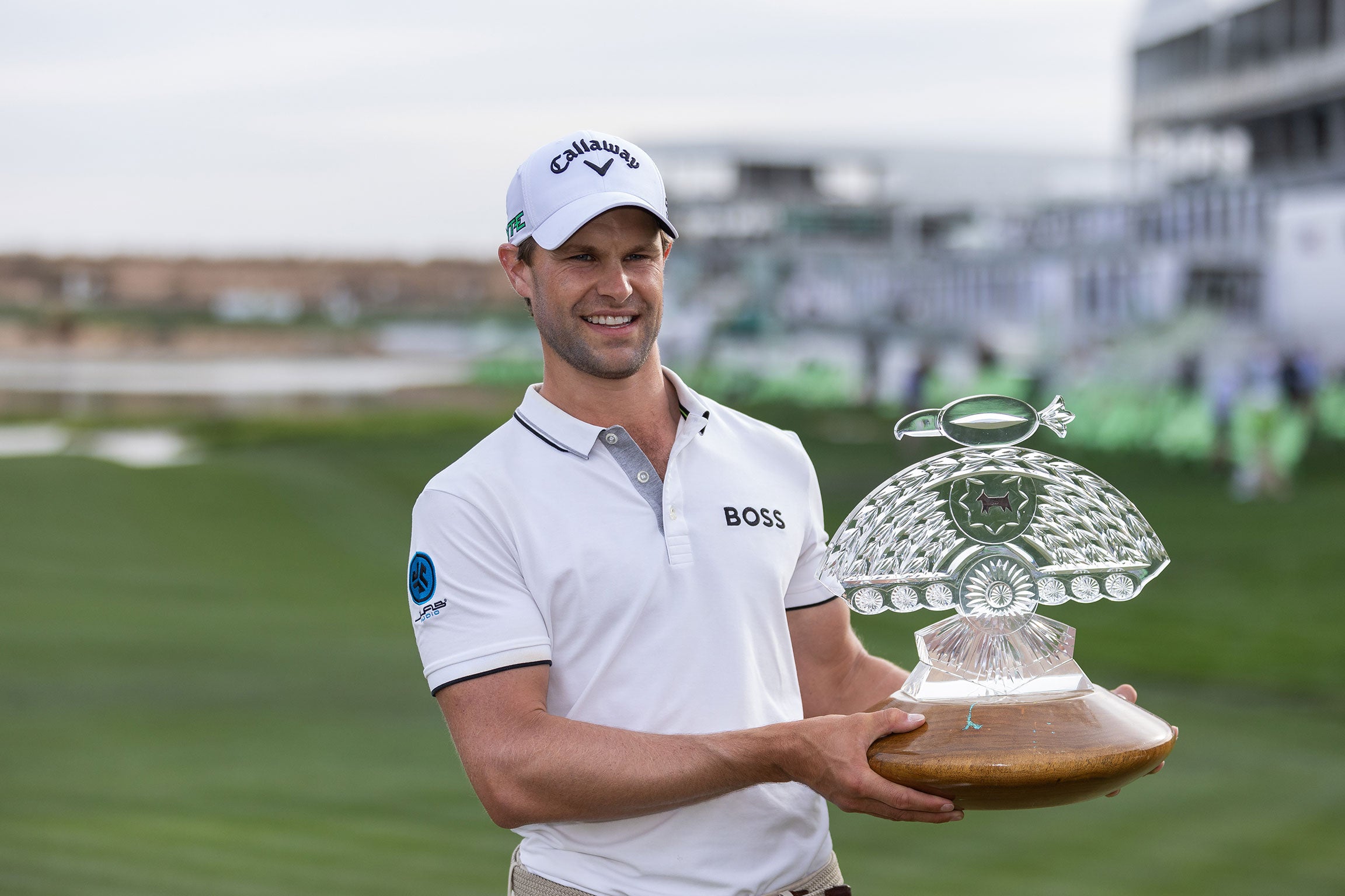 Thomas Detry holding a trophy