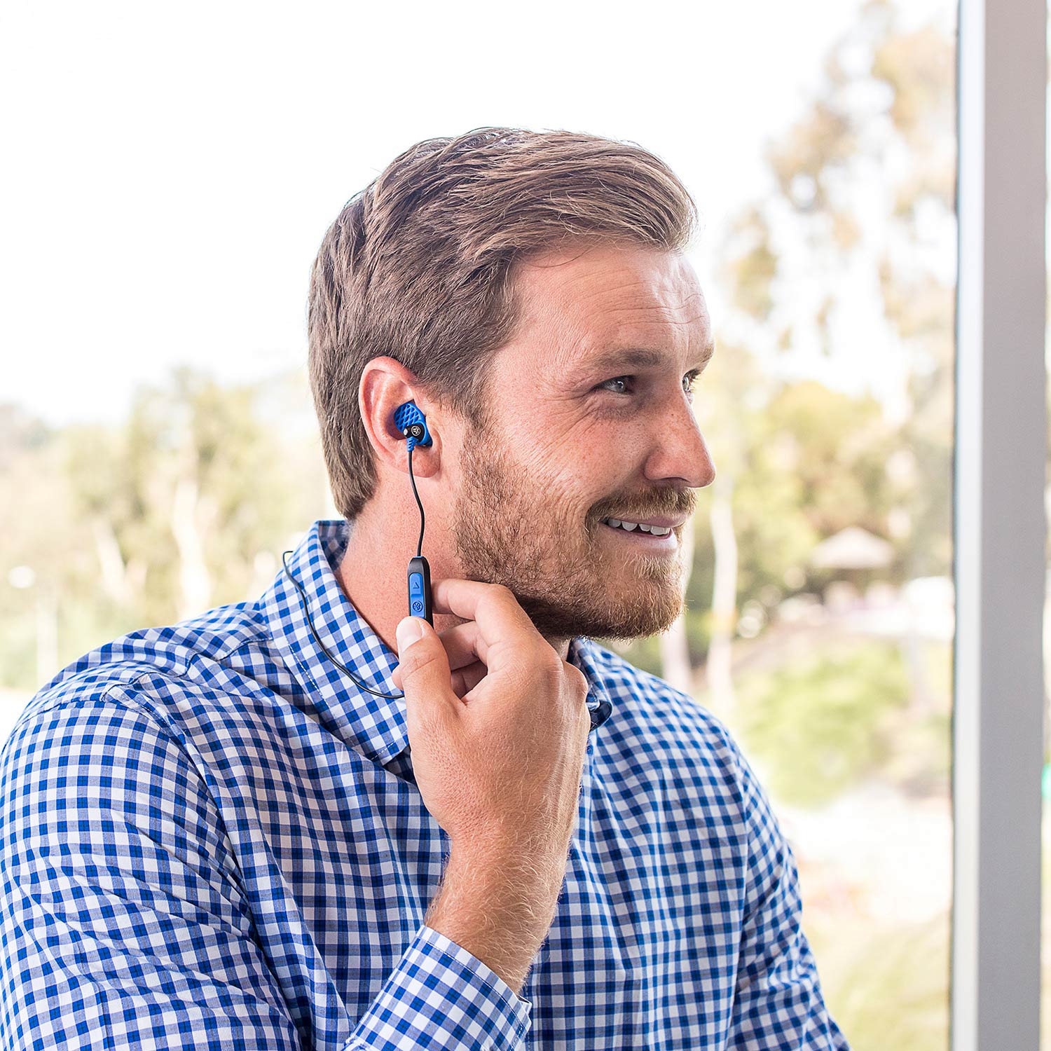 Metal Wireless Rugged Earbuds Black / Blue